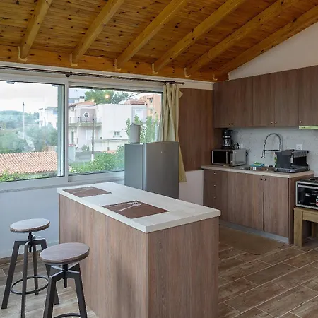 Apartment Aphrodite Near The And The Airport